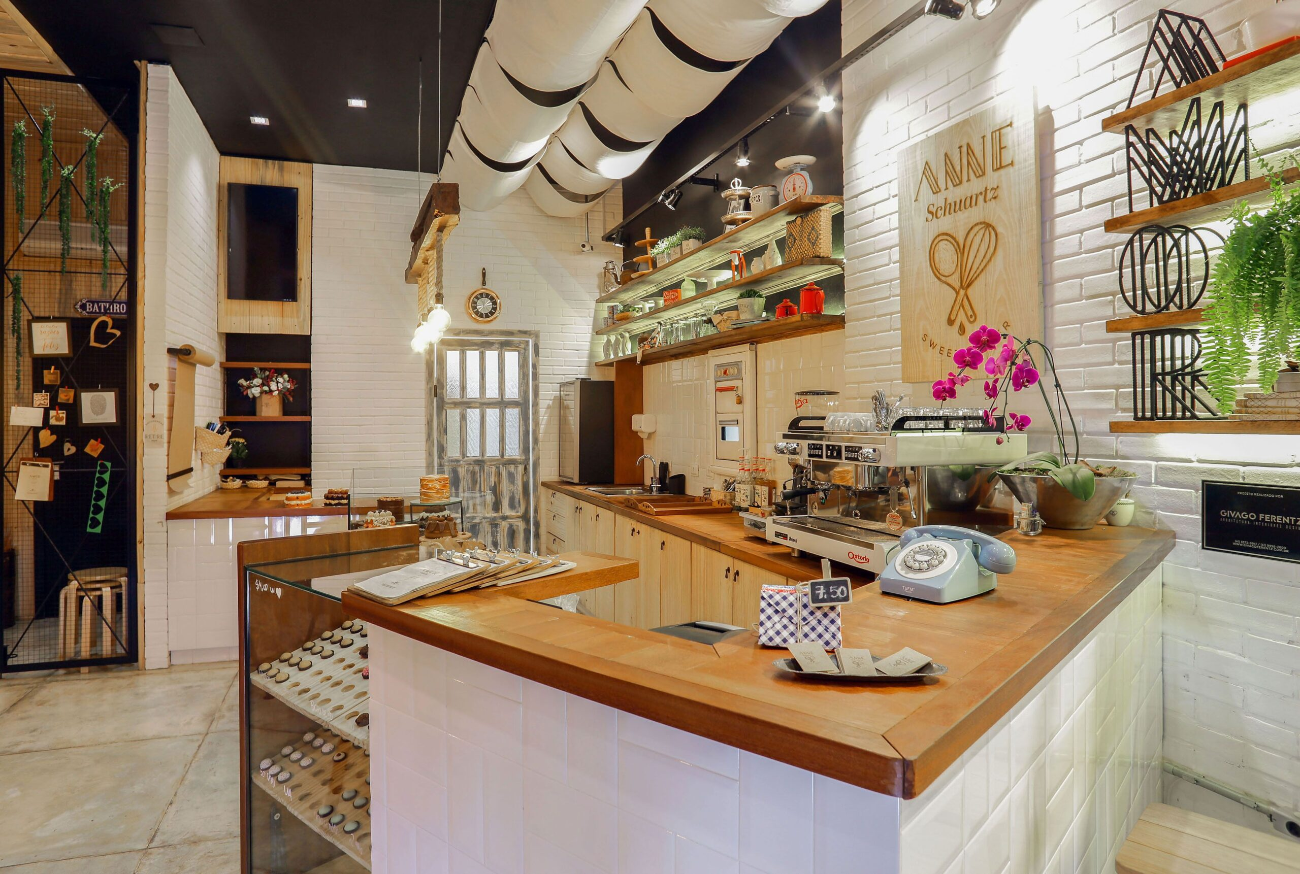 Construção de obras corporativas em Curitiba.